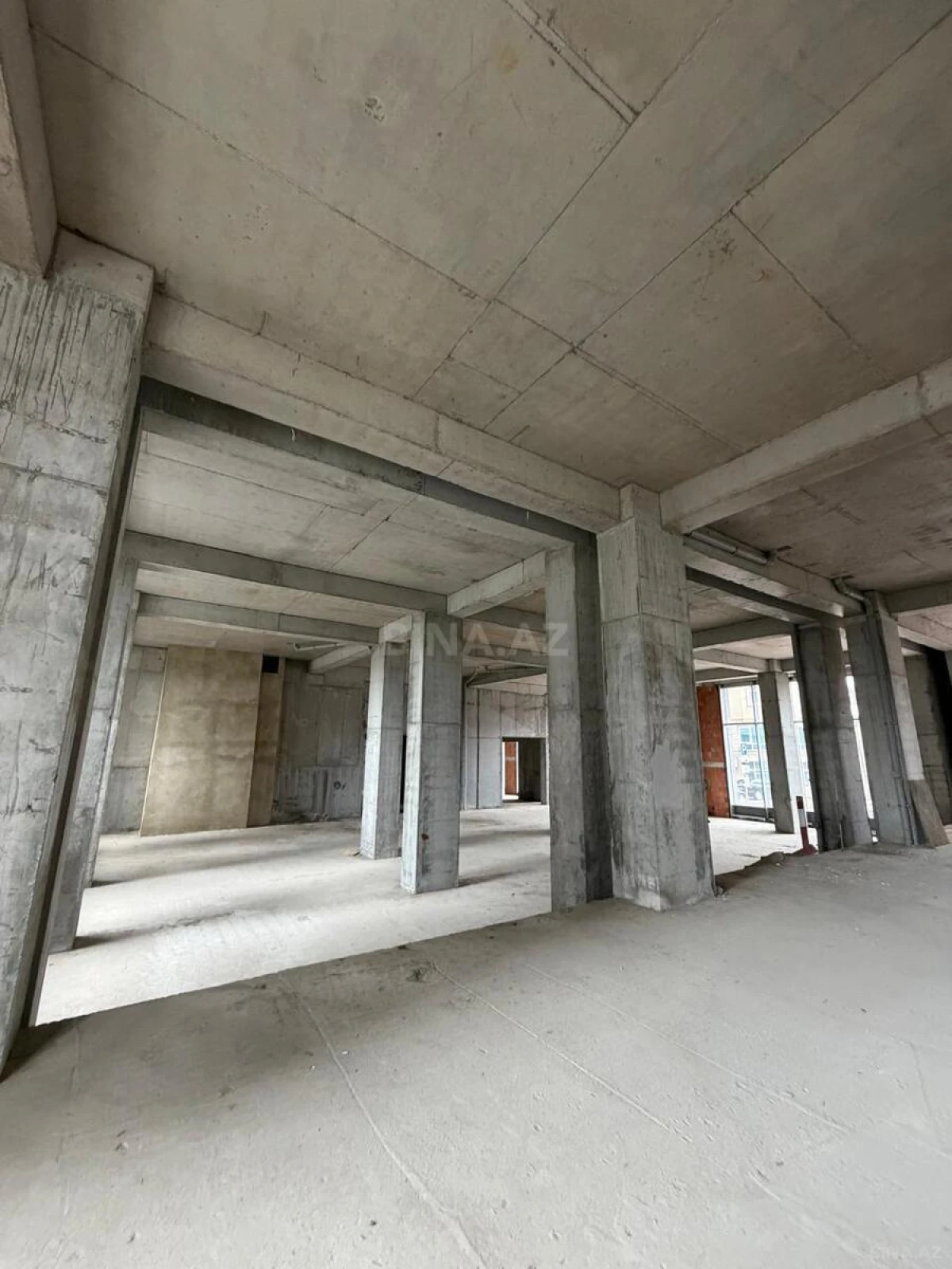 Satılır obyekt 728 m²