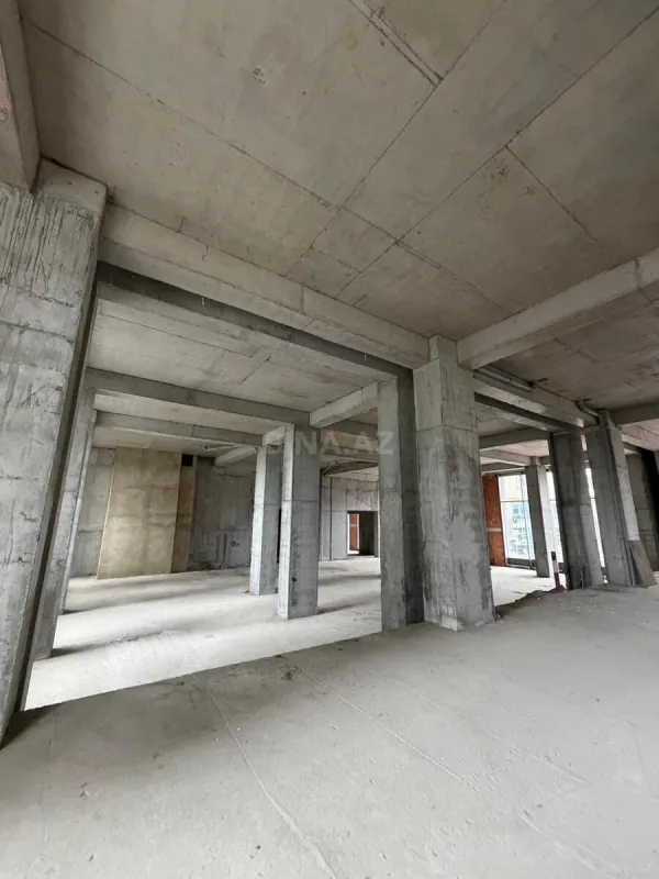 Satılır obyekt 728 m²