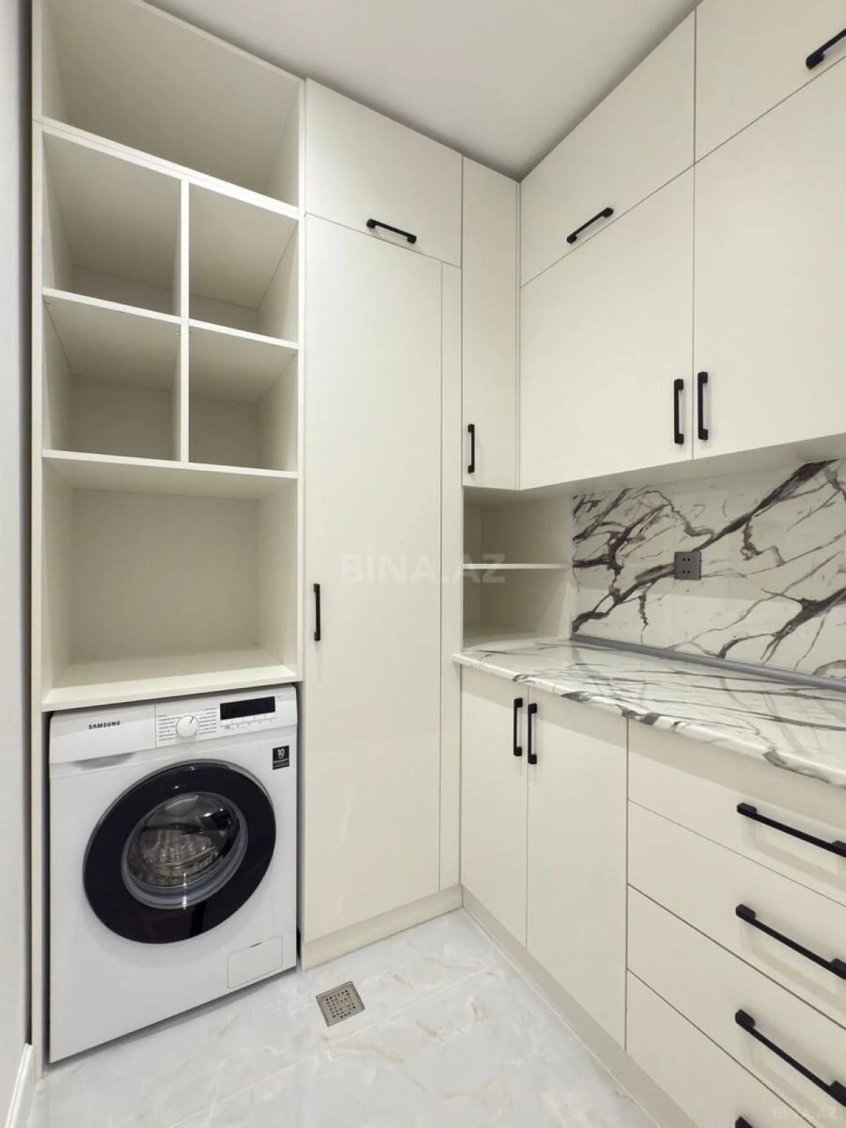 Satılır 3 otaqlı mənzil 118 m²