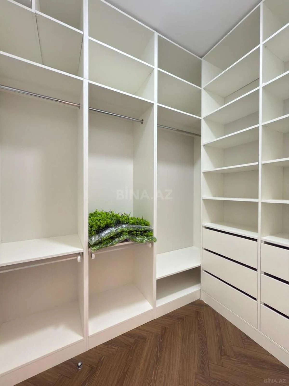 Satılır 3 otaqlı mənzil 118 m²