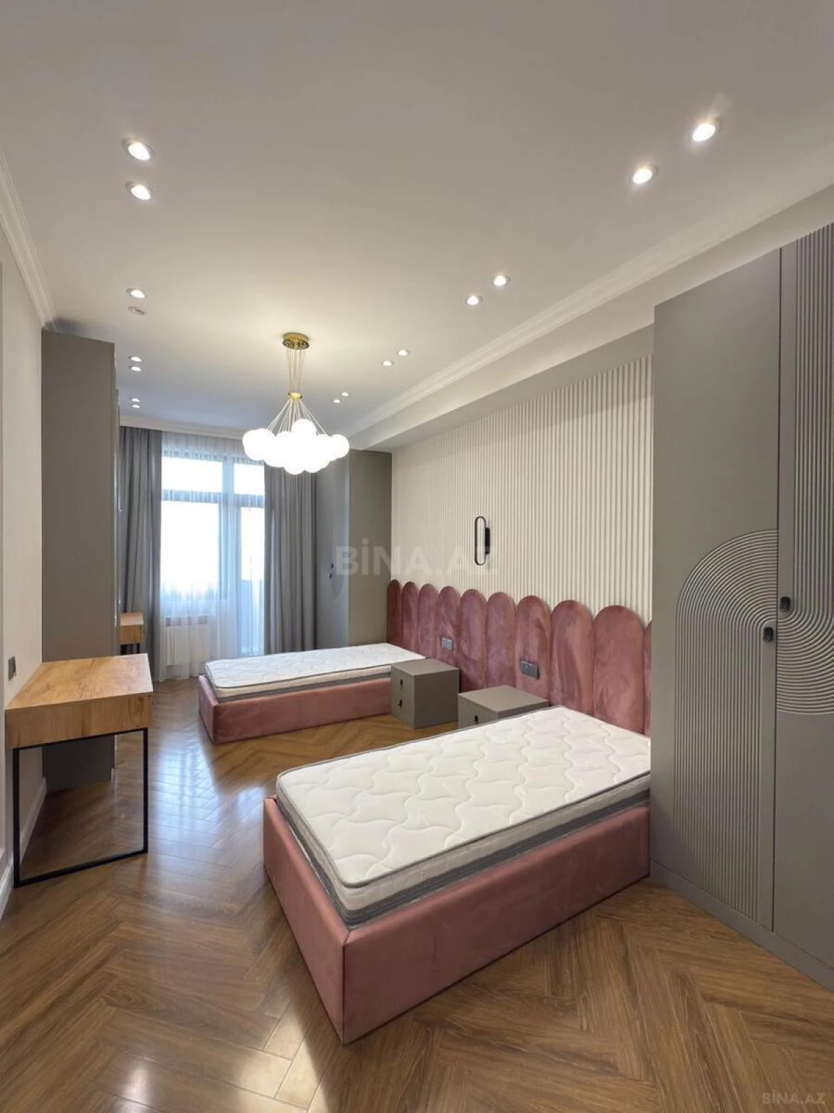 Satılır 3 otaqlı mənzil 118 m²