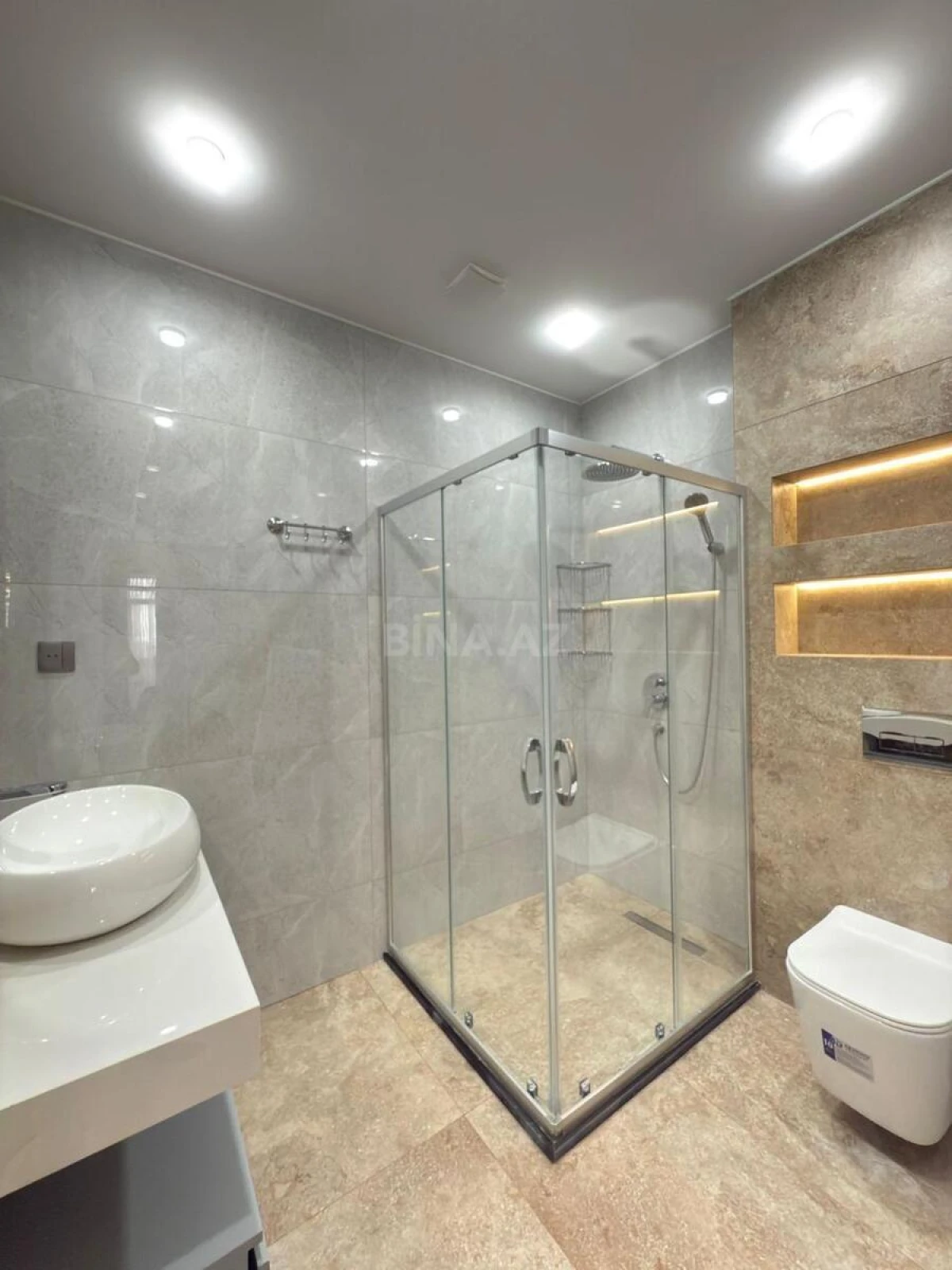 Satılır 3 otaqlı mənzil 118 m²