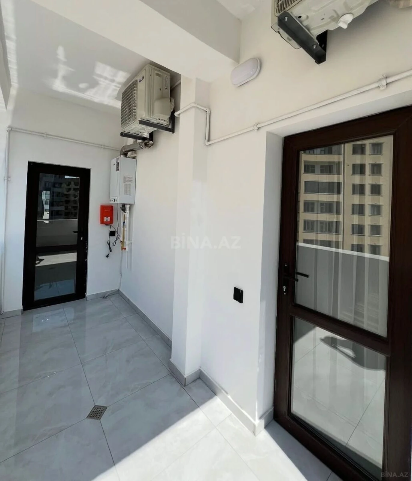 Satılır 3 otaqlı mənzil 107 m²