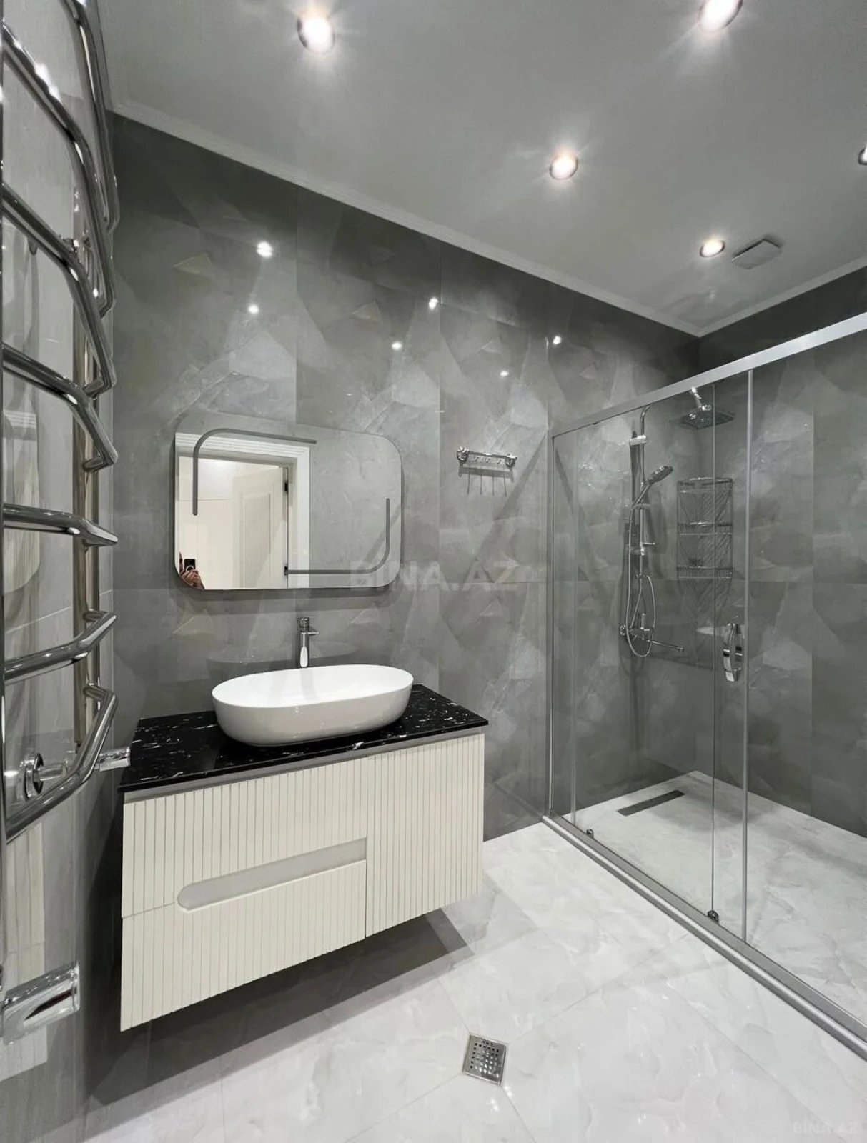 Satılır 3 otaqlı mənzil 107 m²