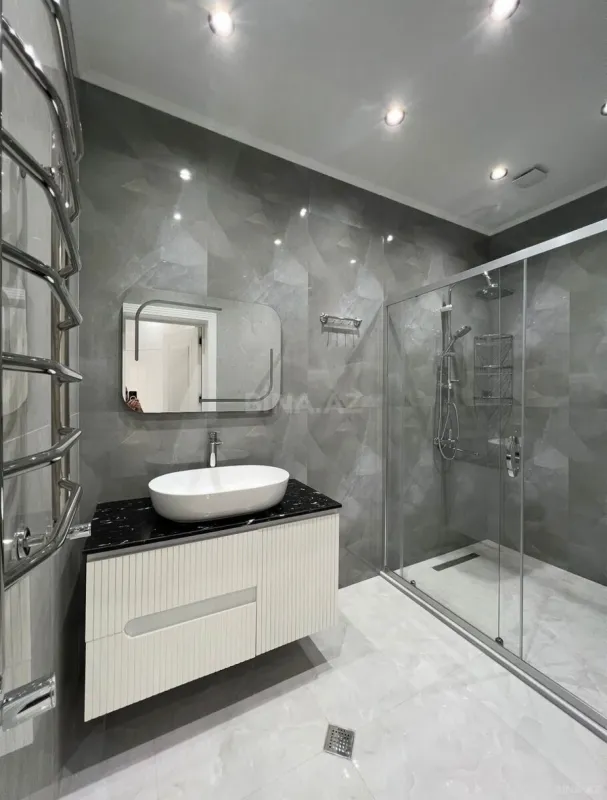 Satılır 3 otaqlı mənzil 107 m²