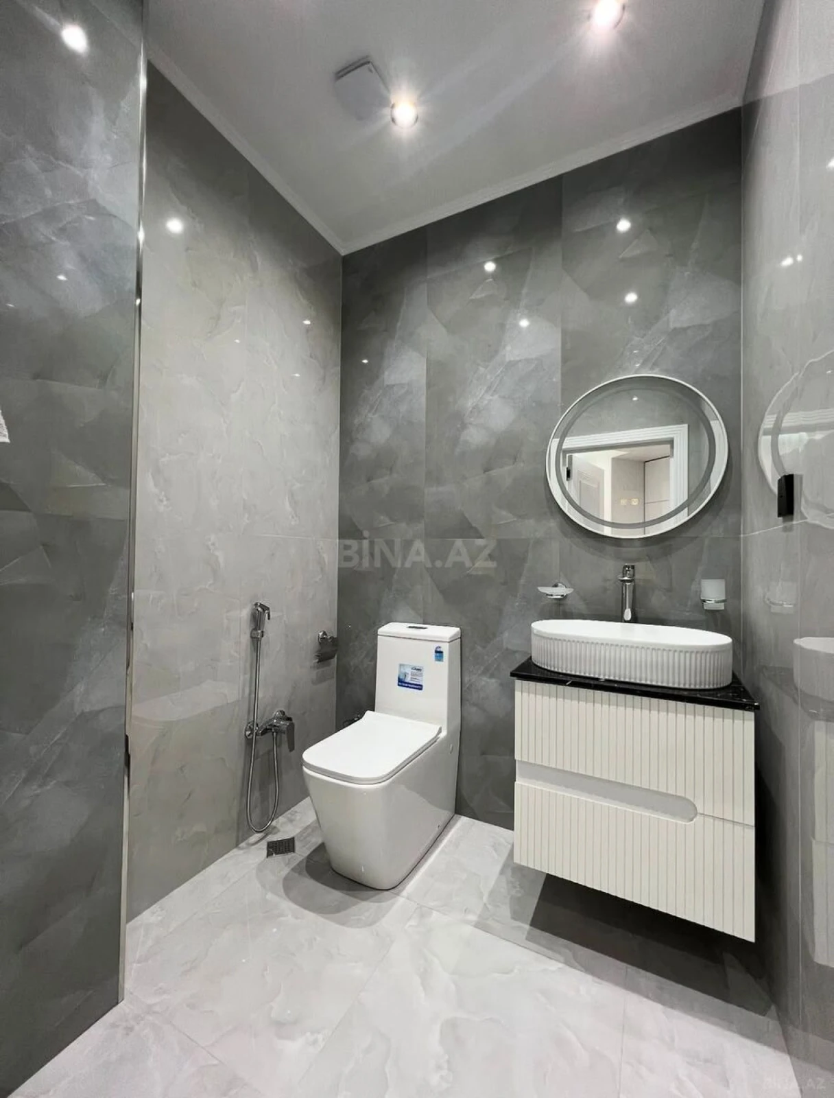Satılır 3 otaqlı mənzil 107 m²