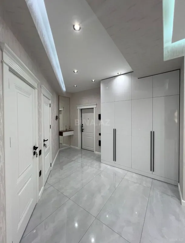 Satılır 3 otaqlı mənzil 107 m²