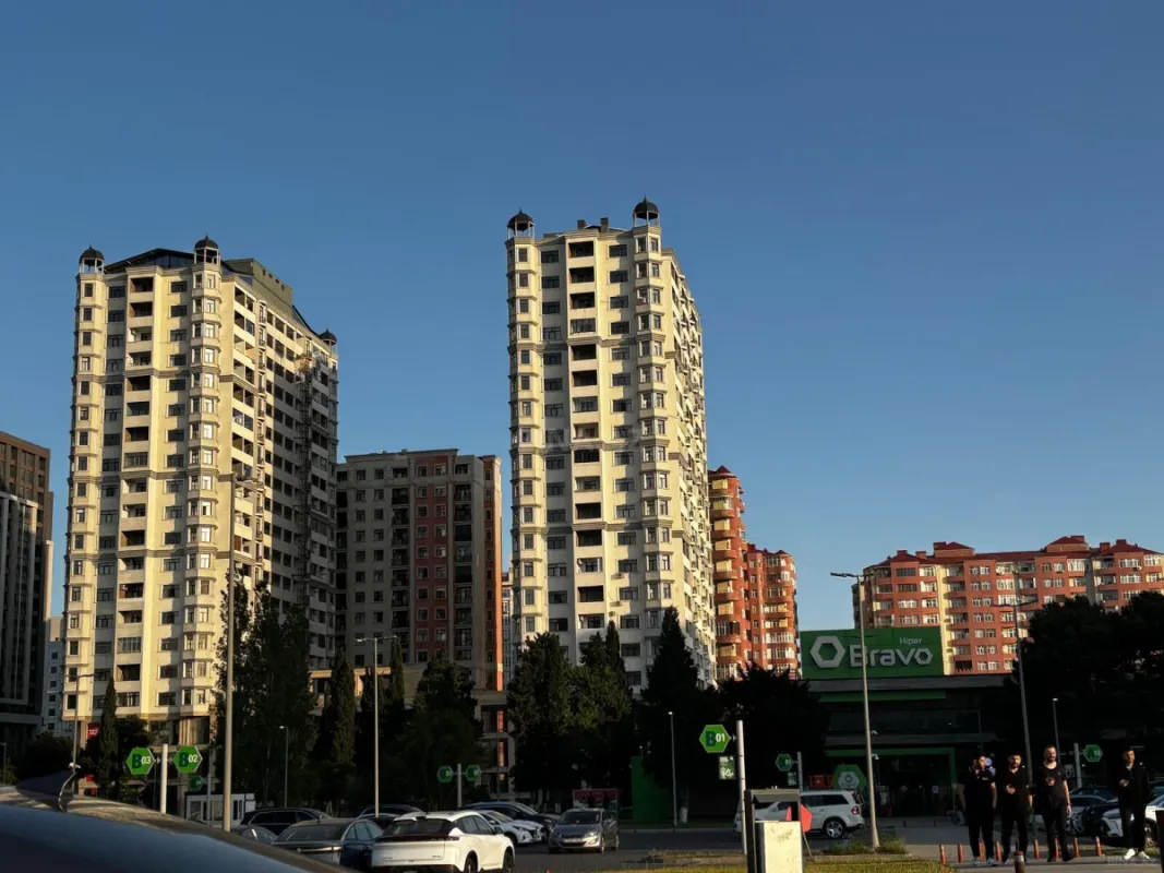 Satılır 2 otaqlı mənzil 75.7 m²