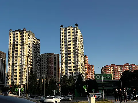 Satılır 2 otaqlı mənzil 75.7 m²