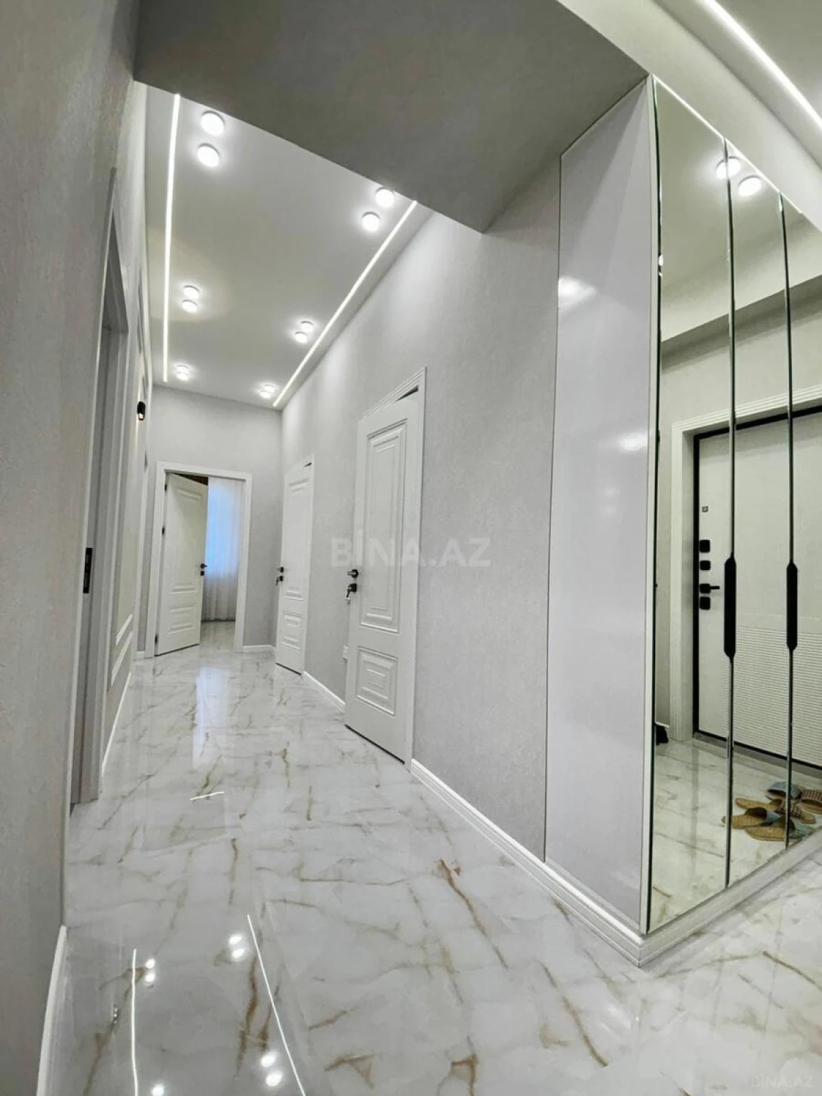 Satılır 2 otaqlı mənzil 75.7 m²
