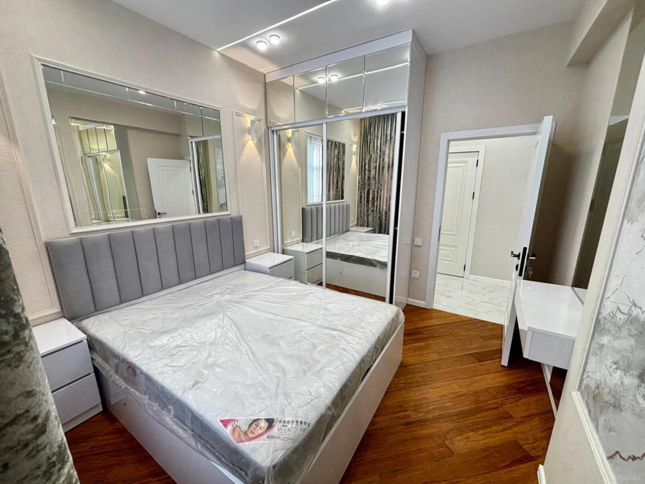 Satılır 2 otaqlı mənzil 75.7 m²