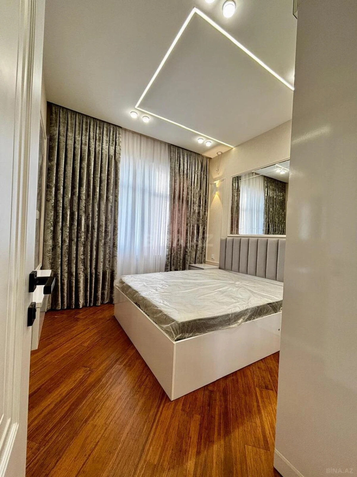 Satılır 2 otaqlı mənzil 75.7 m²