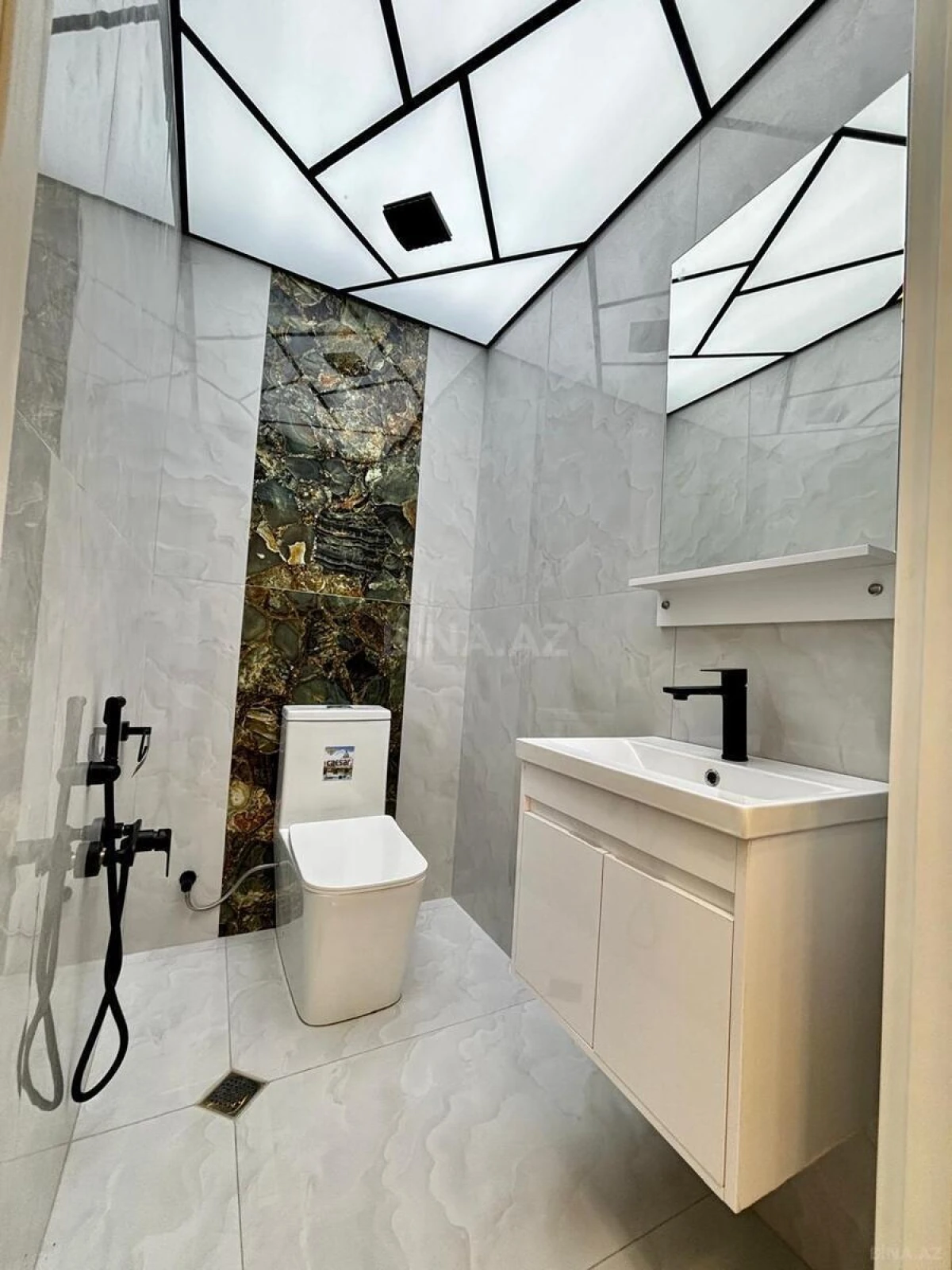 Satılır 2 otaqlı mənzil 75.7 m²