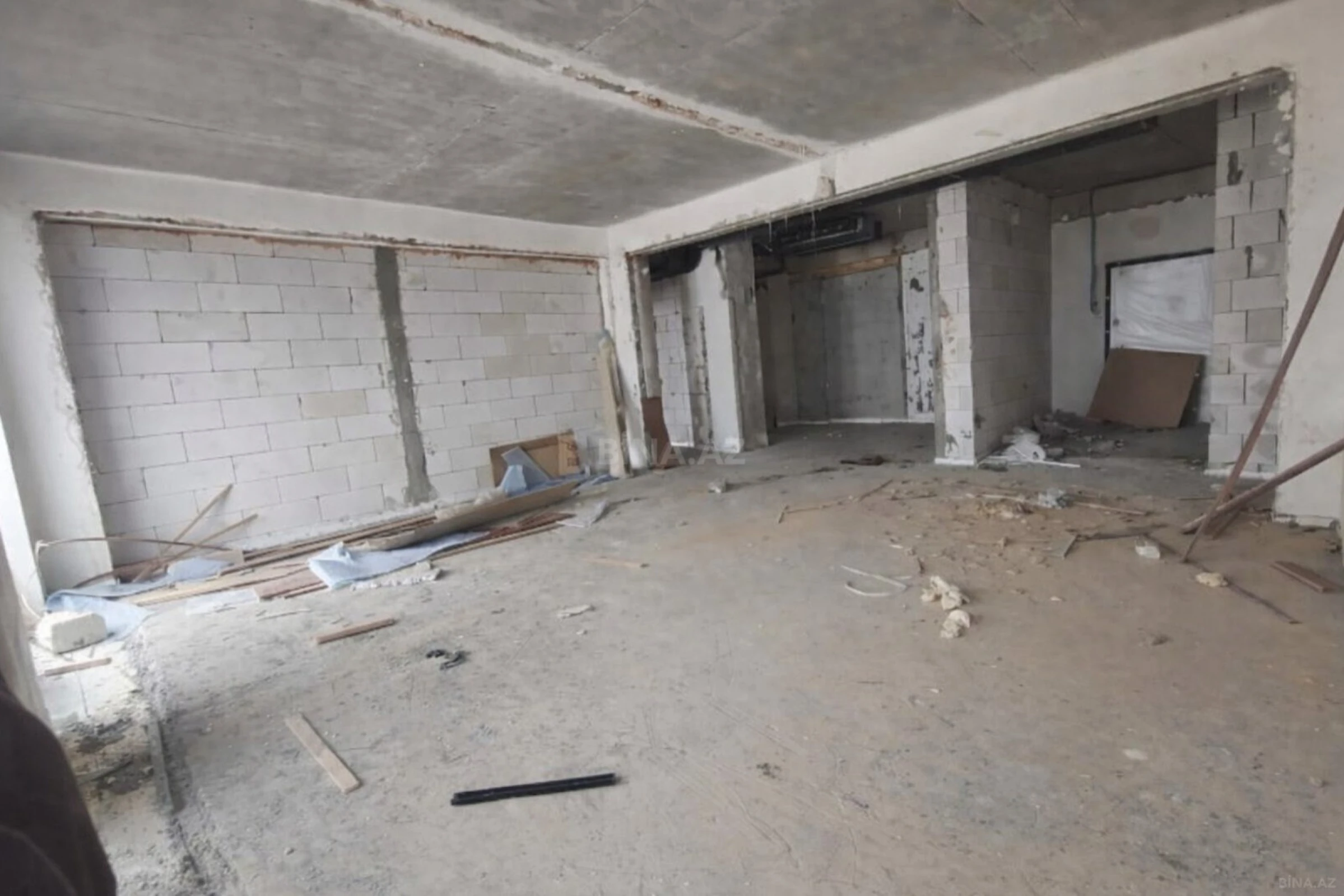 Satılır 3 otaqlı mənzil 170 m²