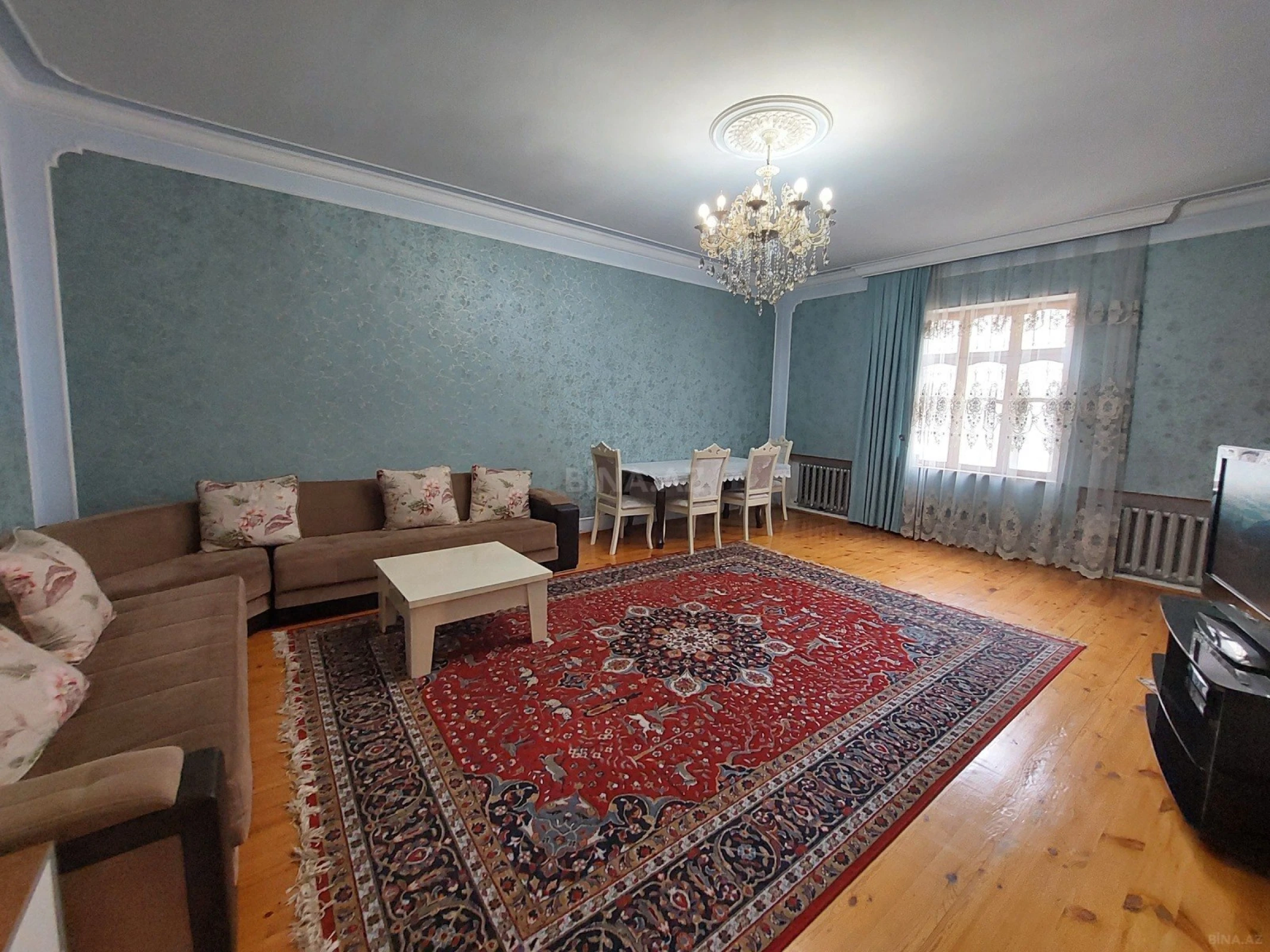 Satılır 5 otaqlı həyət evi 400 m²