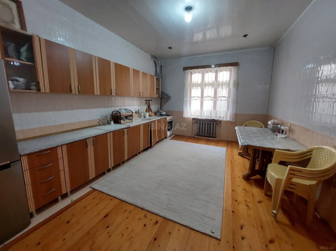 Satılır 5 otaqlı həyət evi 400 m²