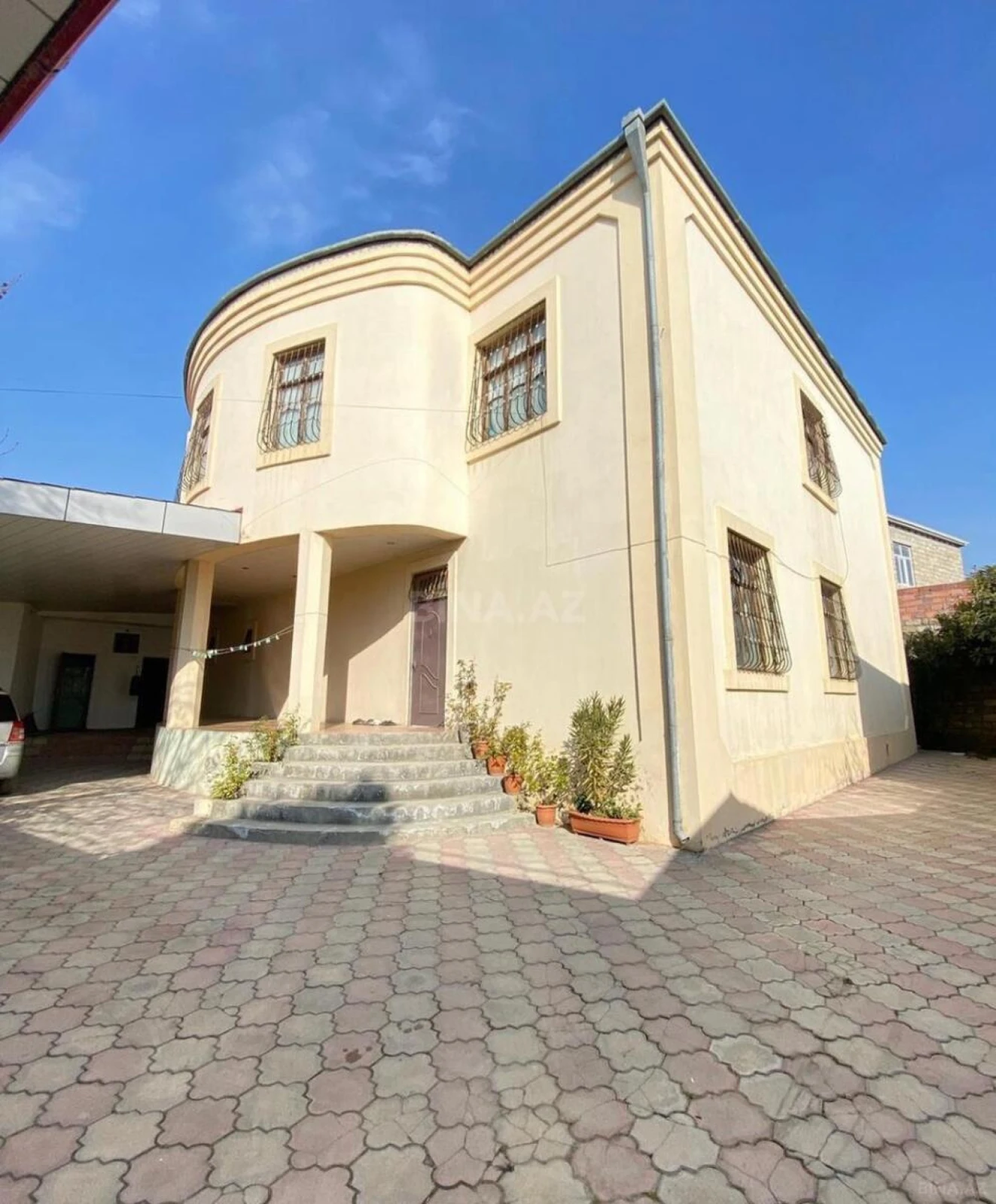 Satılır 5 otaqlı həyət evi 400 m²