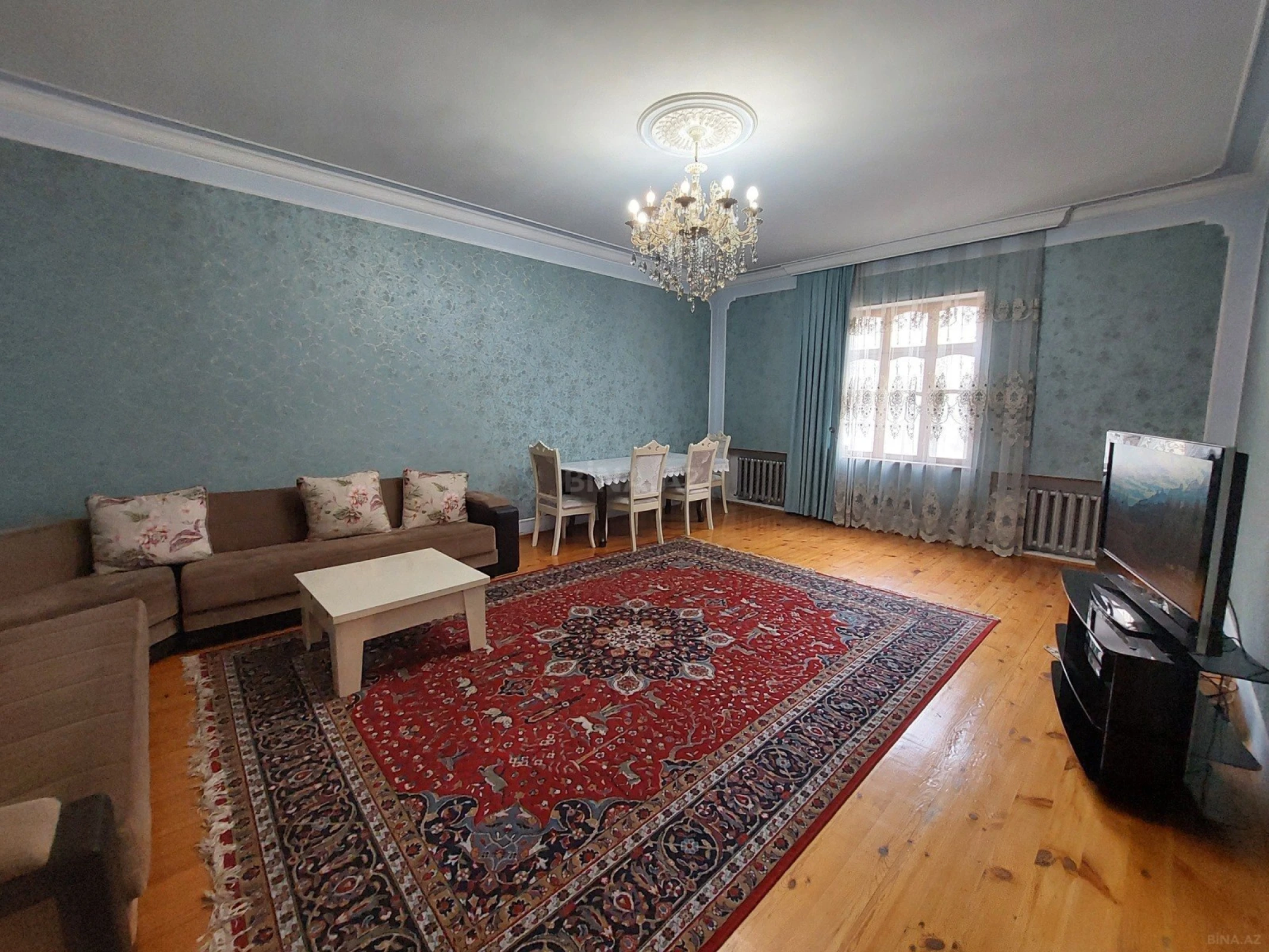 Satılır 5 otaqlı həyət evi 400 m²