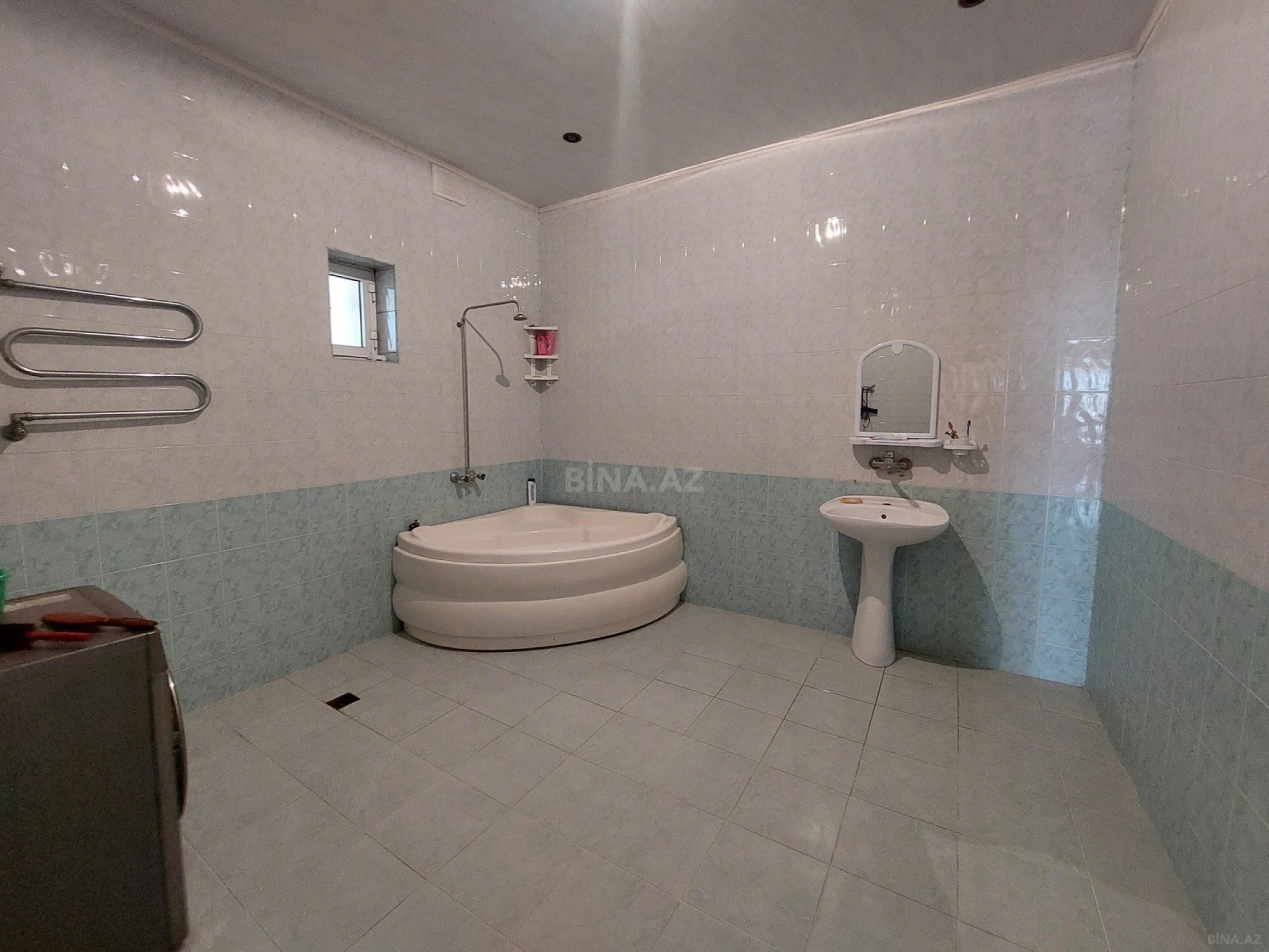 Satılır 5 otaqlı həyət evi 400 m²
