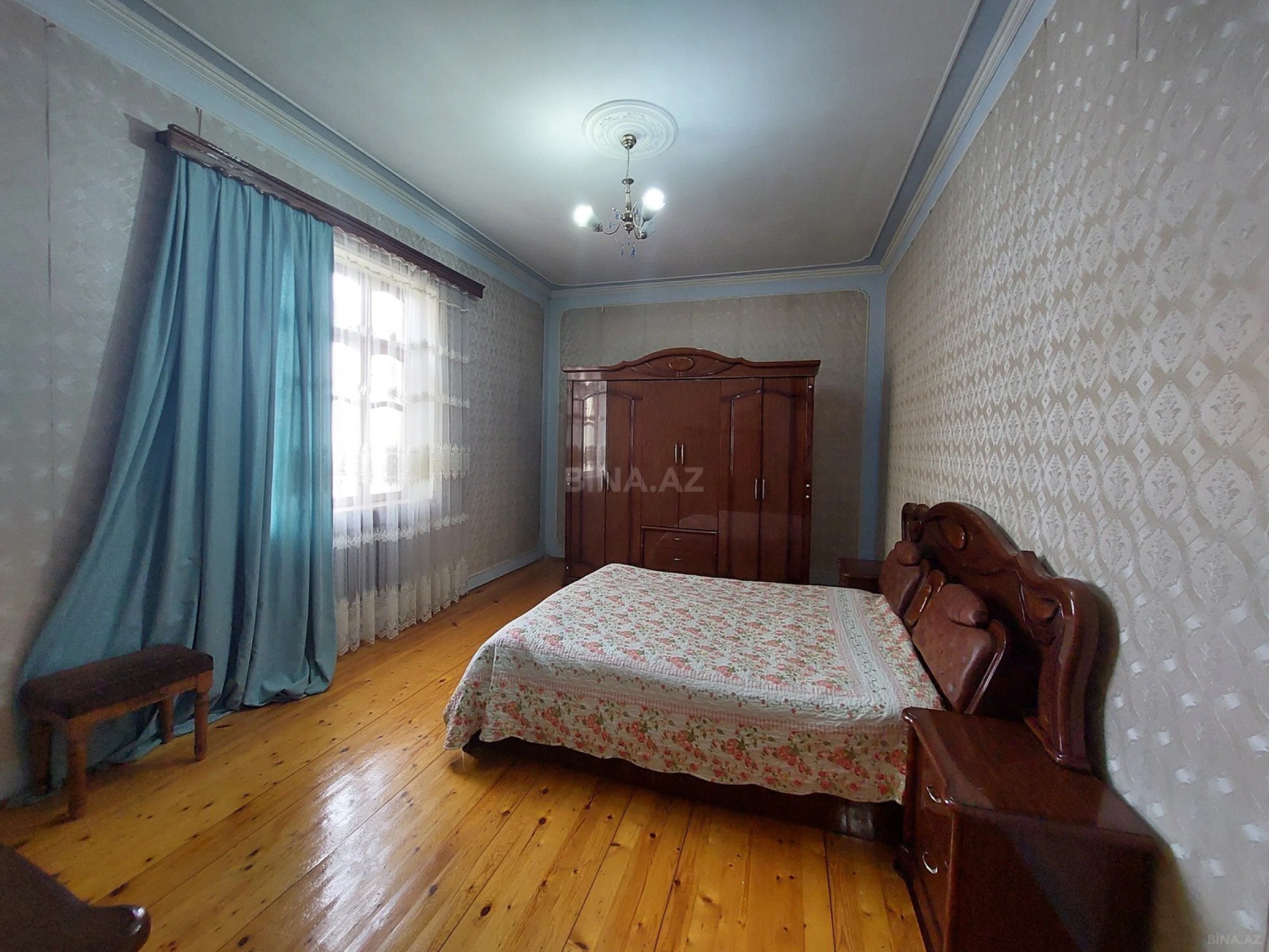 Satılır 5 otaqlı həyət evi 400 m²