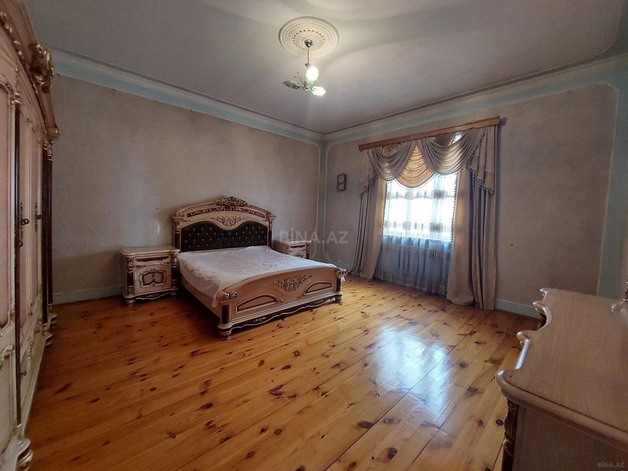 Satılır 5 otaqlı həyət evi 400 m²