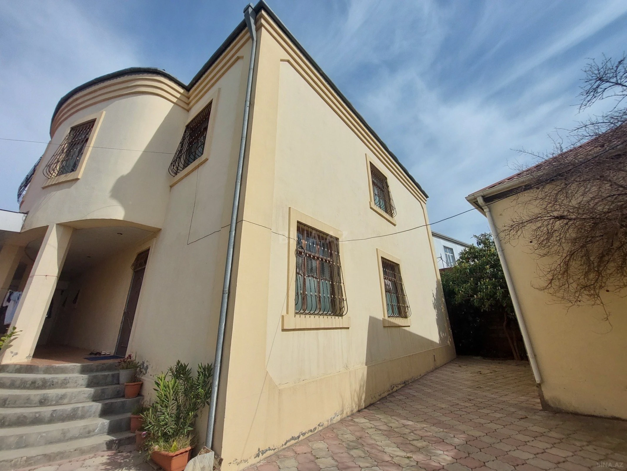 Satılır 5 otaqlı həyət evi 400 m²