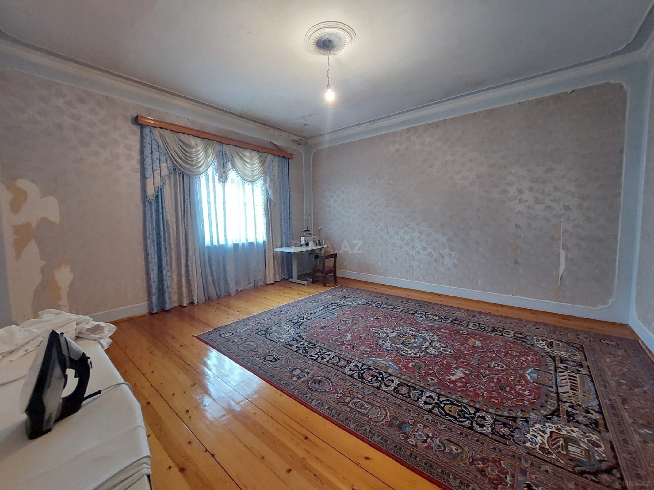 Satılır 5 otaqlı həyət evi 400 m²
