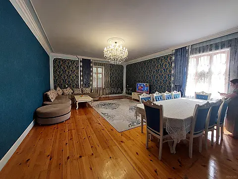Satılır 5 otaqlı həyət evi 400 m²