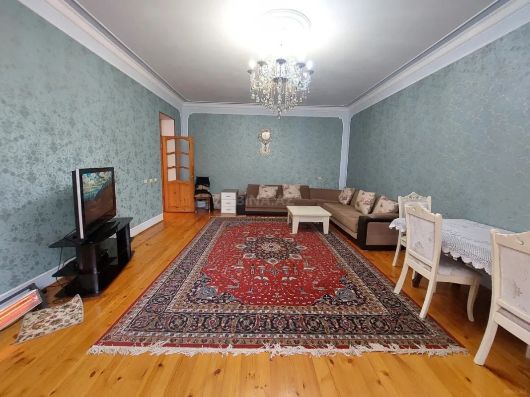 Satılır 5 otaqlı həyət evi 400 m²
