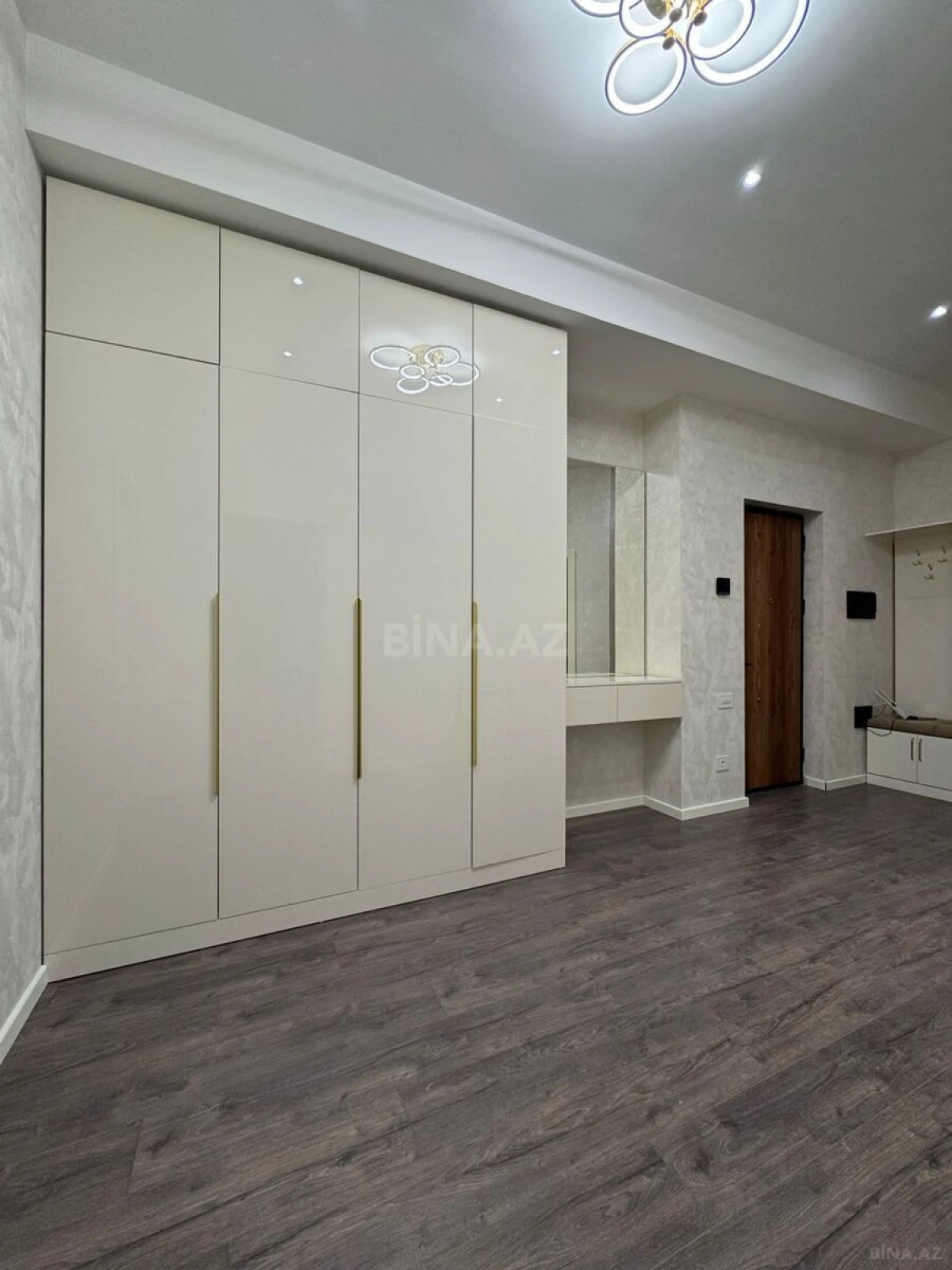 Satılır 2 otaqlı mənzil 94 m²