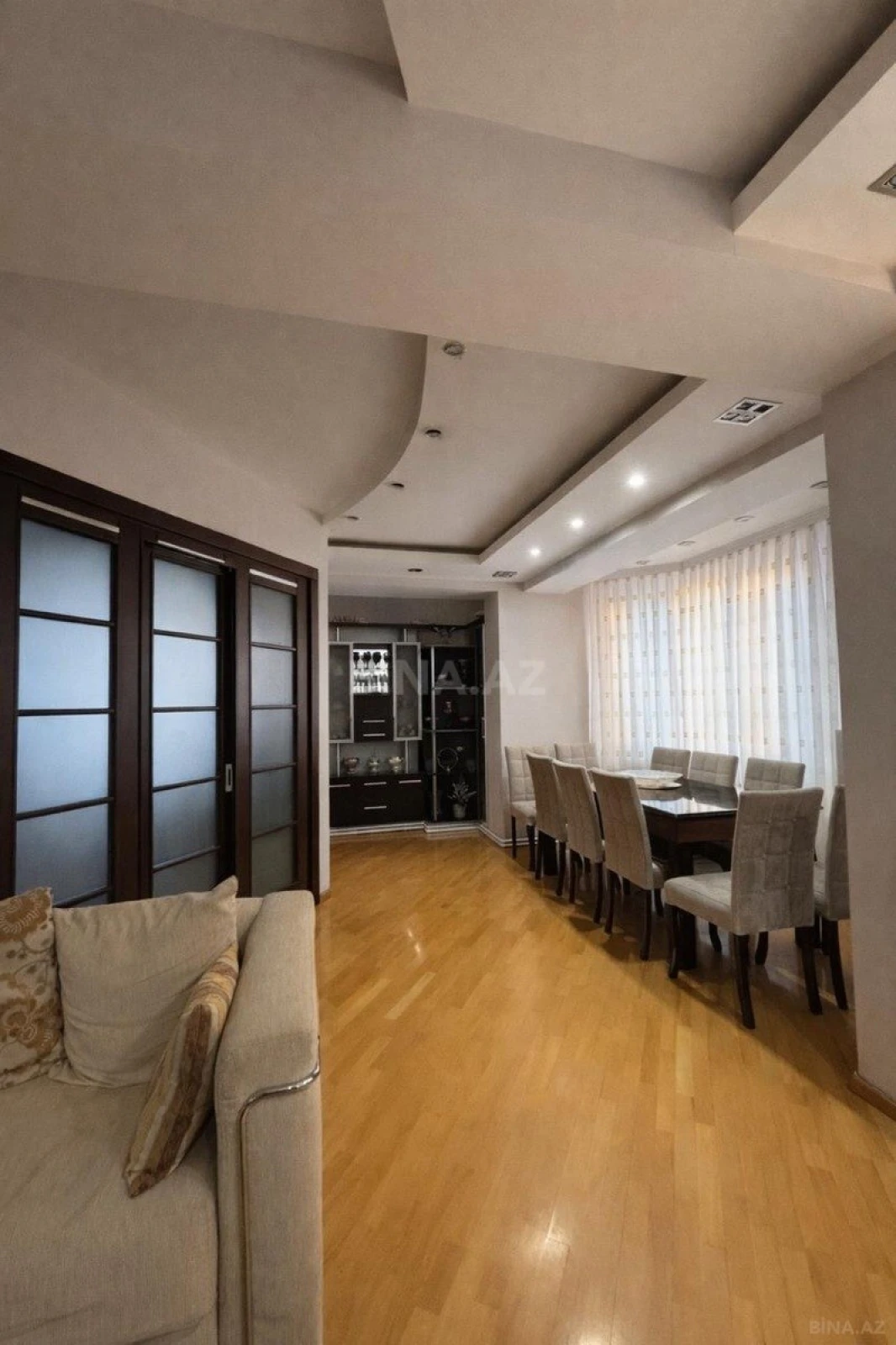 Satılır 4 otaqlı mənzil 155 m²