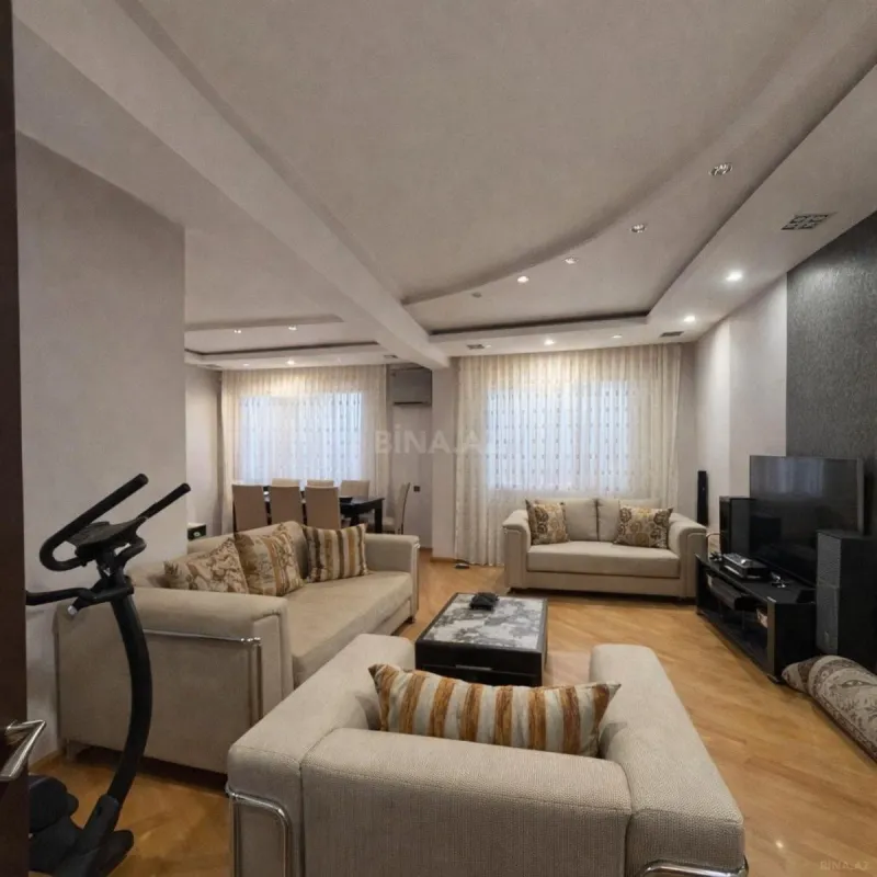 Satılır 4 otaqlı mənzil 155 m²