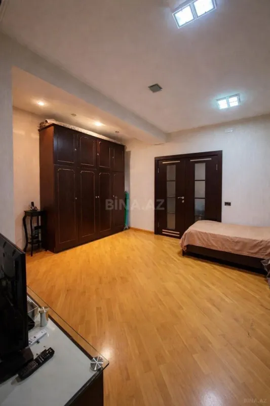 Satılır 4 otaqlı mənzil 155 m²