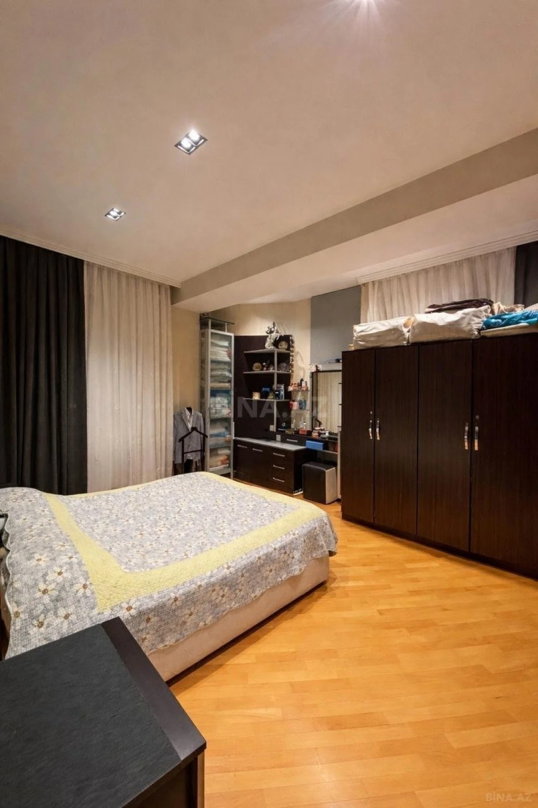 Satılır 4 otaqlı mənzil 155 m²