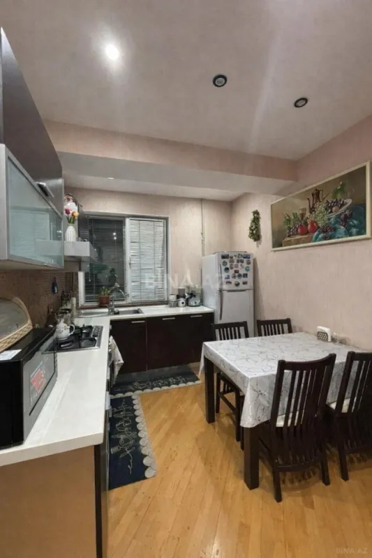 Satılır 4 otaqlı mənzil 155 m²