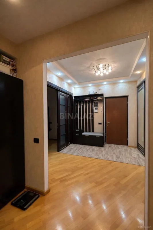 Satılır 4 otaqlı mənzil 155 m²