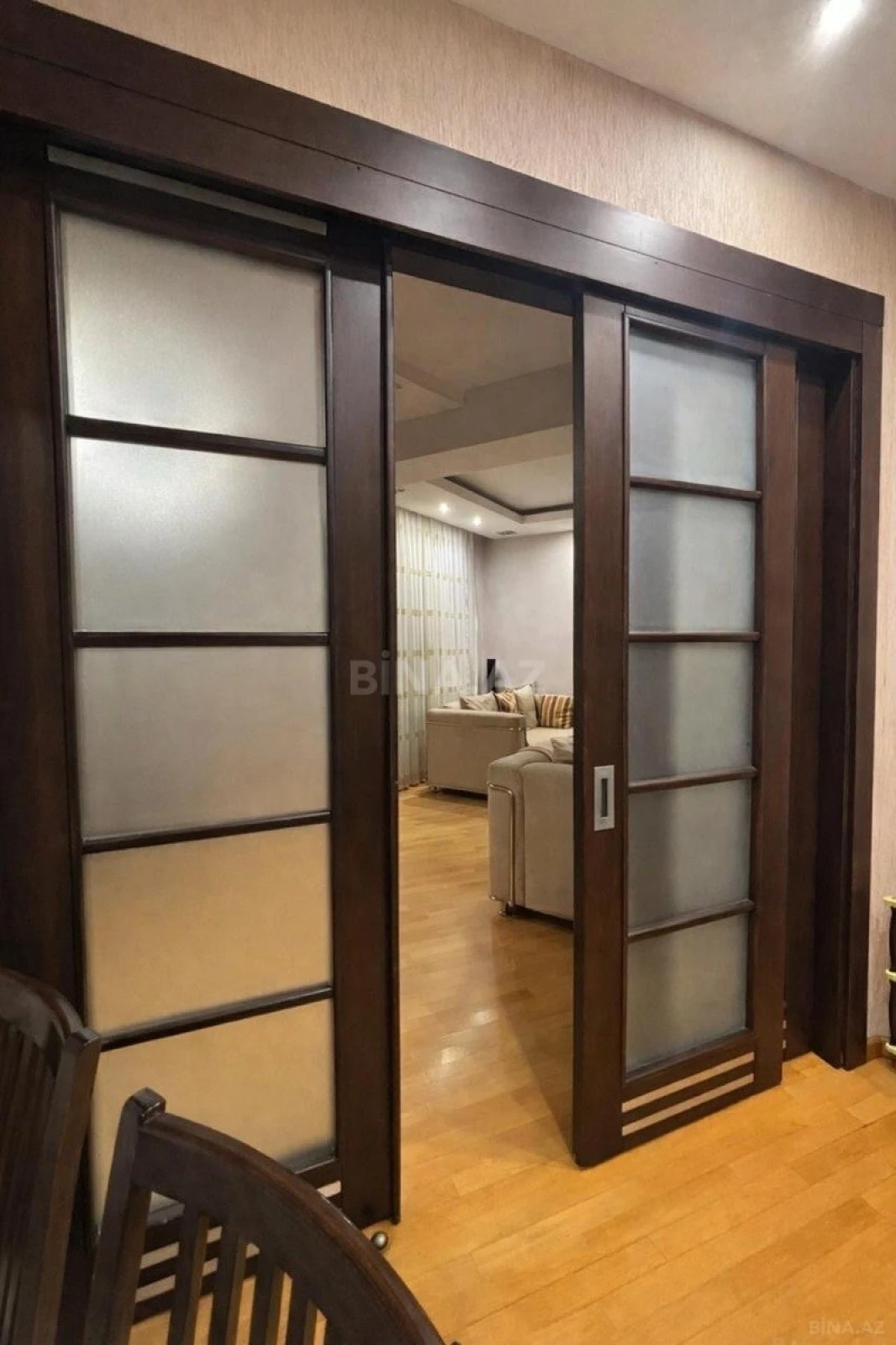 Satılır 4 otaqlı mənzil 155 m²