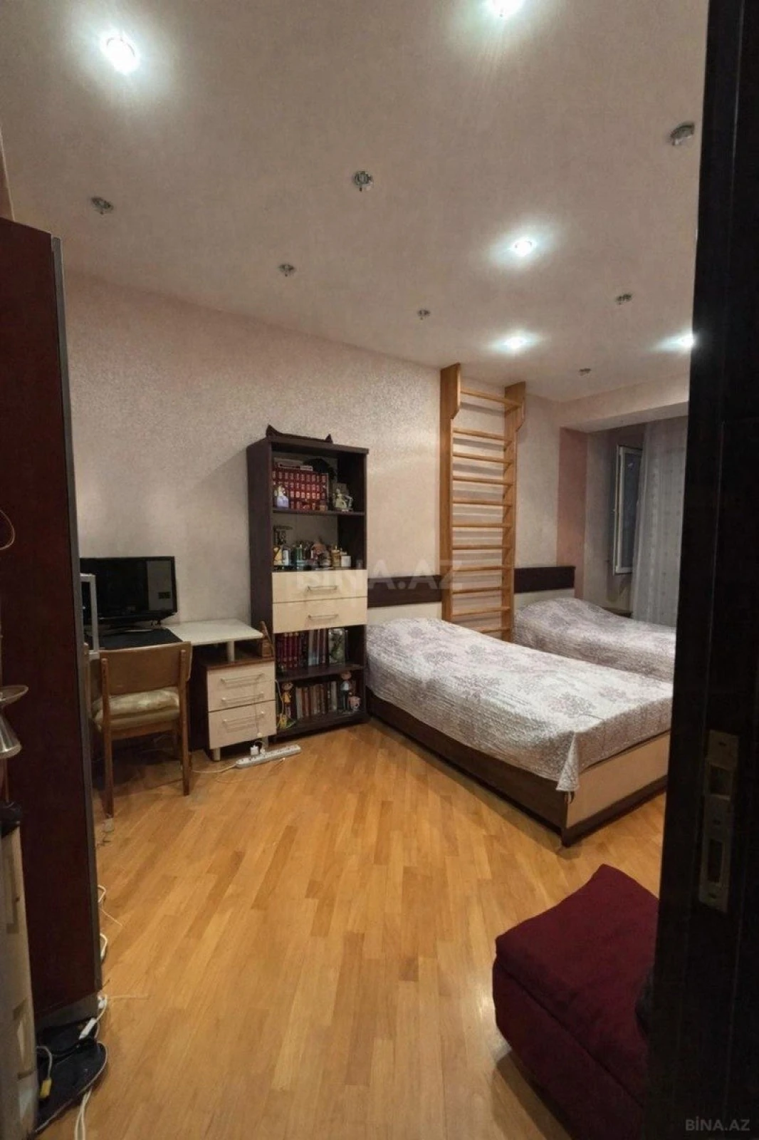 Satılır 4 otaqlı mənzil 155 m²