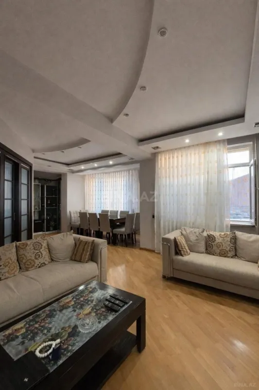 Satılır 4 otaqlı mənzil 155 m²