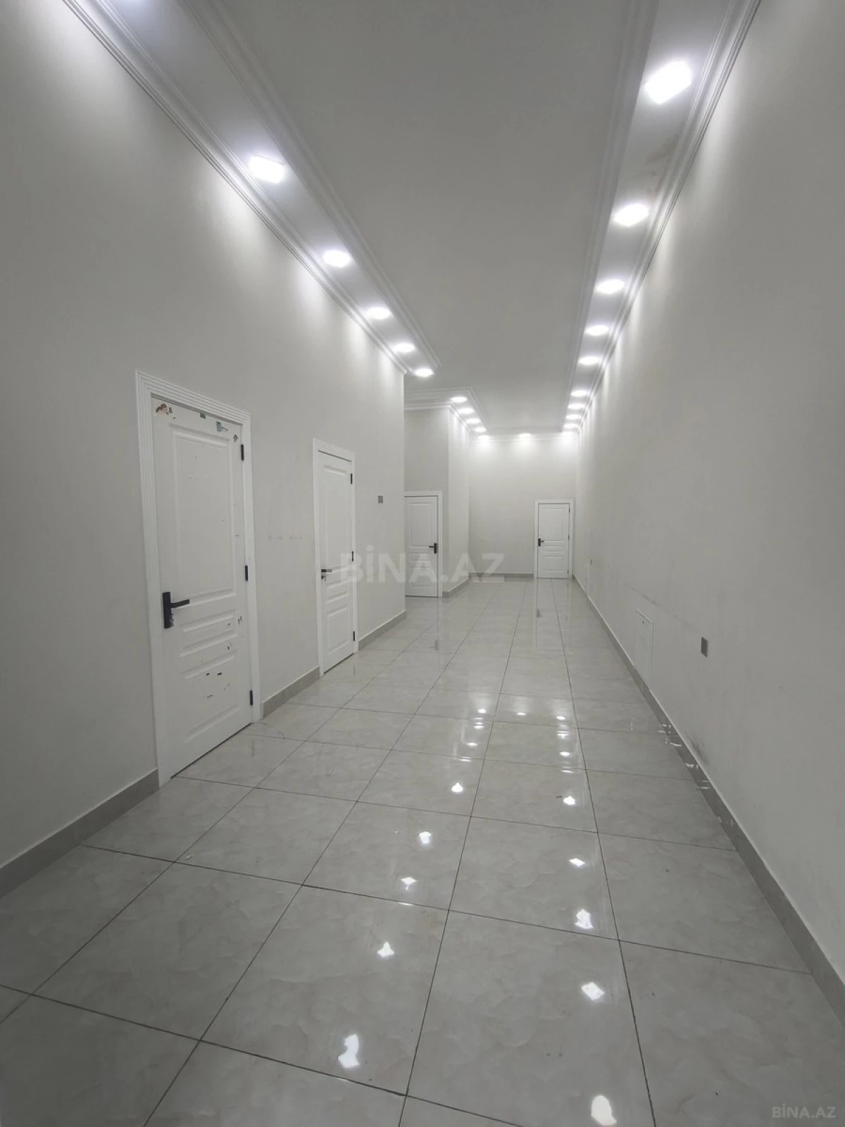 Kirayə verilir 4 otaqlı ofis 240 m²