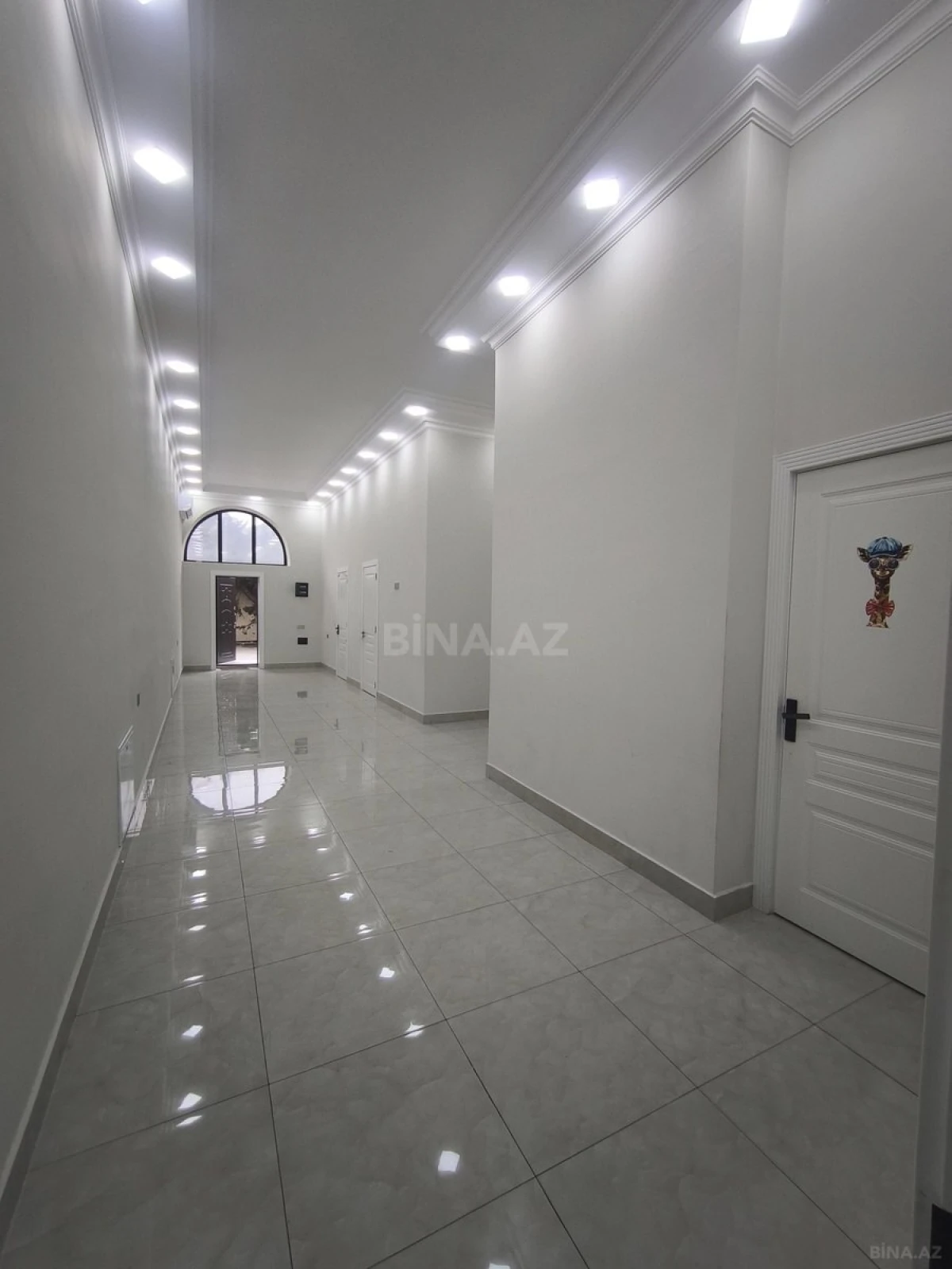 Kirayə verilir 4 otaqlı ofis 240 m²