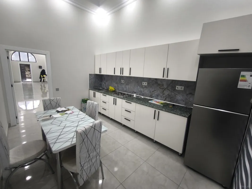 Kirayə verilir 4 otaqlı ofis 240 m²