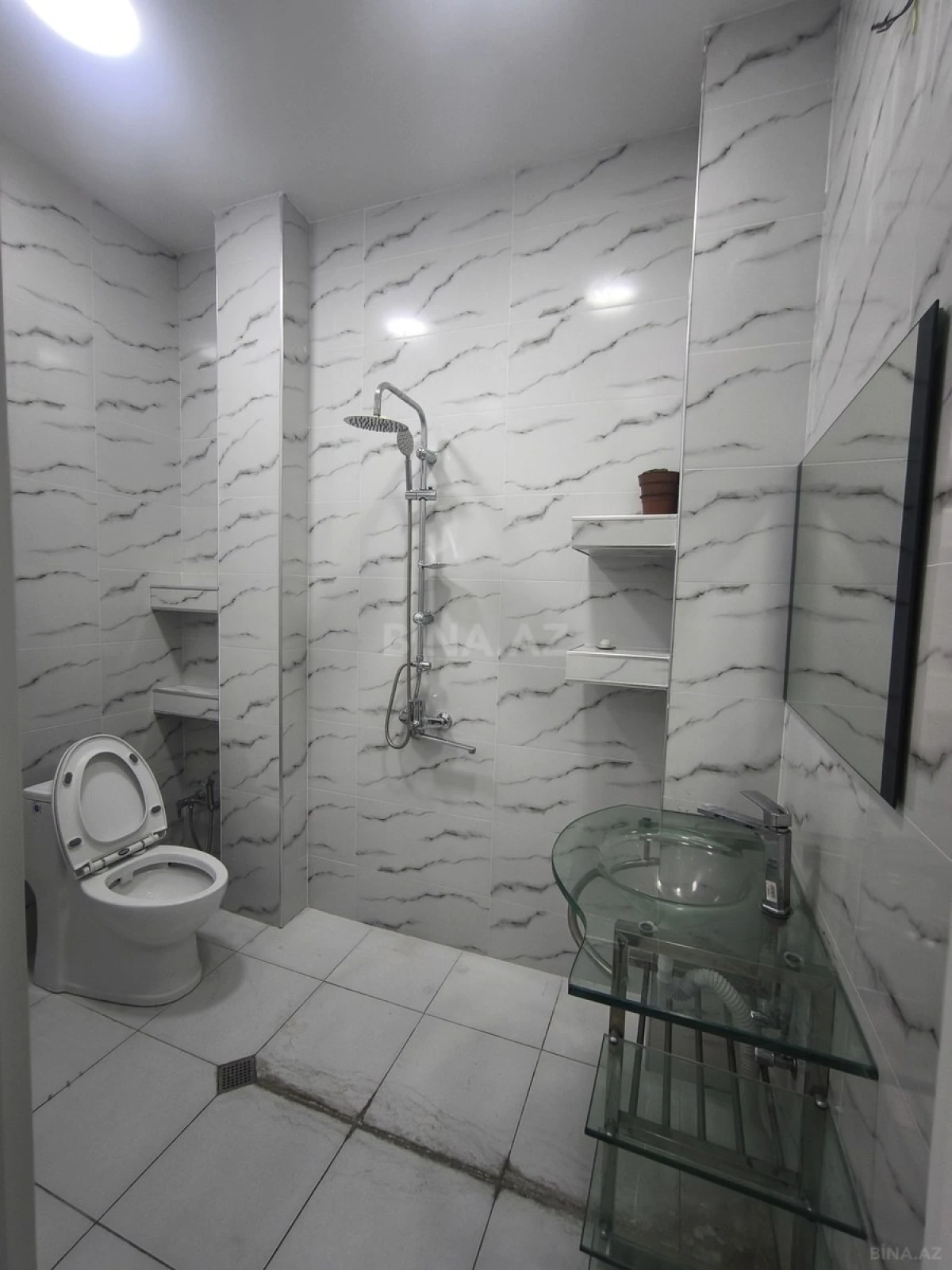 Kirayə verilir 4 otaqlı ofis 240 m²