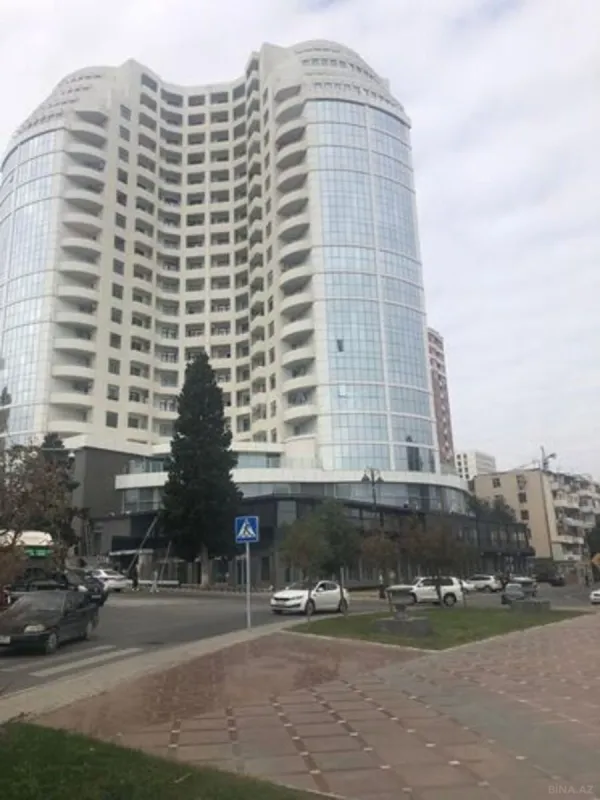 Satılır 4 otaqlı mənzil 187 m²