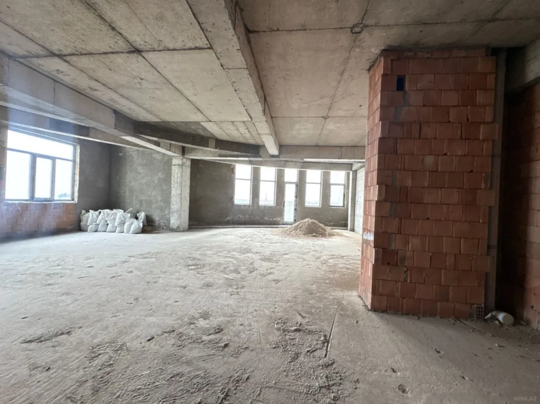 Satılır 4 otaqlı mənzil 187 m²