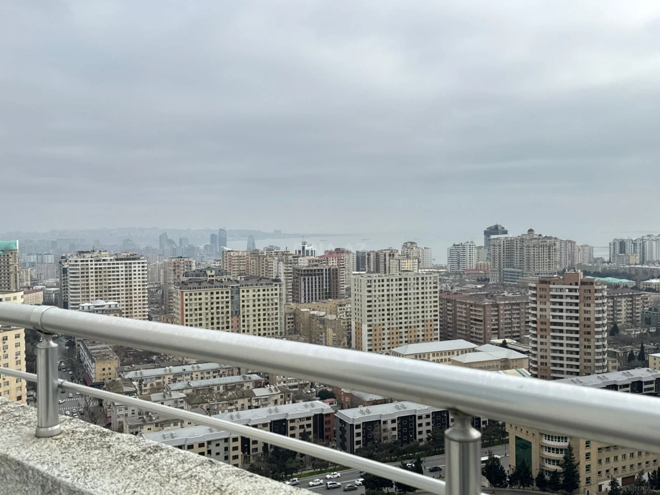 Satılır 4 otaqlı mənzil 187 m²