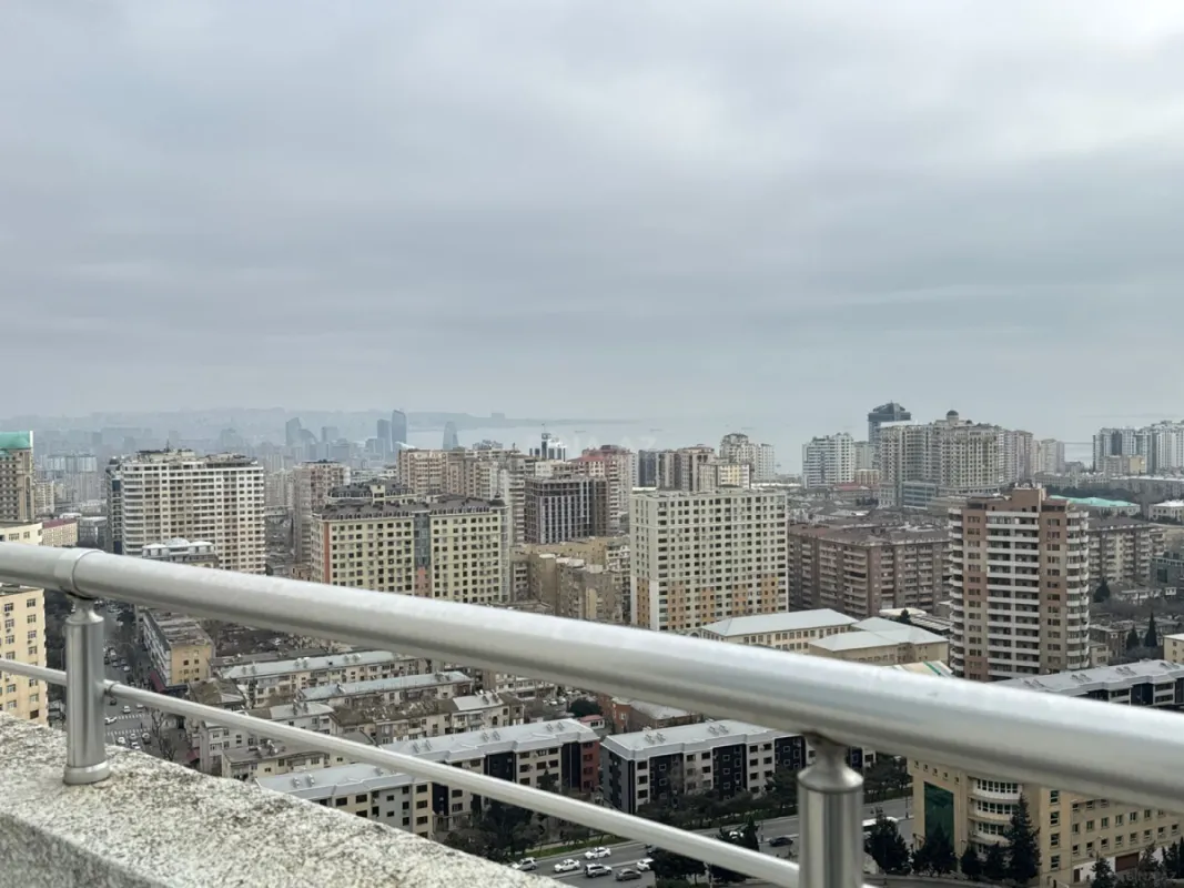 Satılır 4 otaqlı mənzil 187 m²