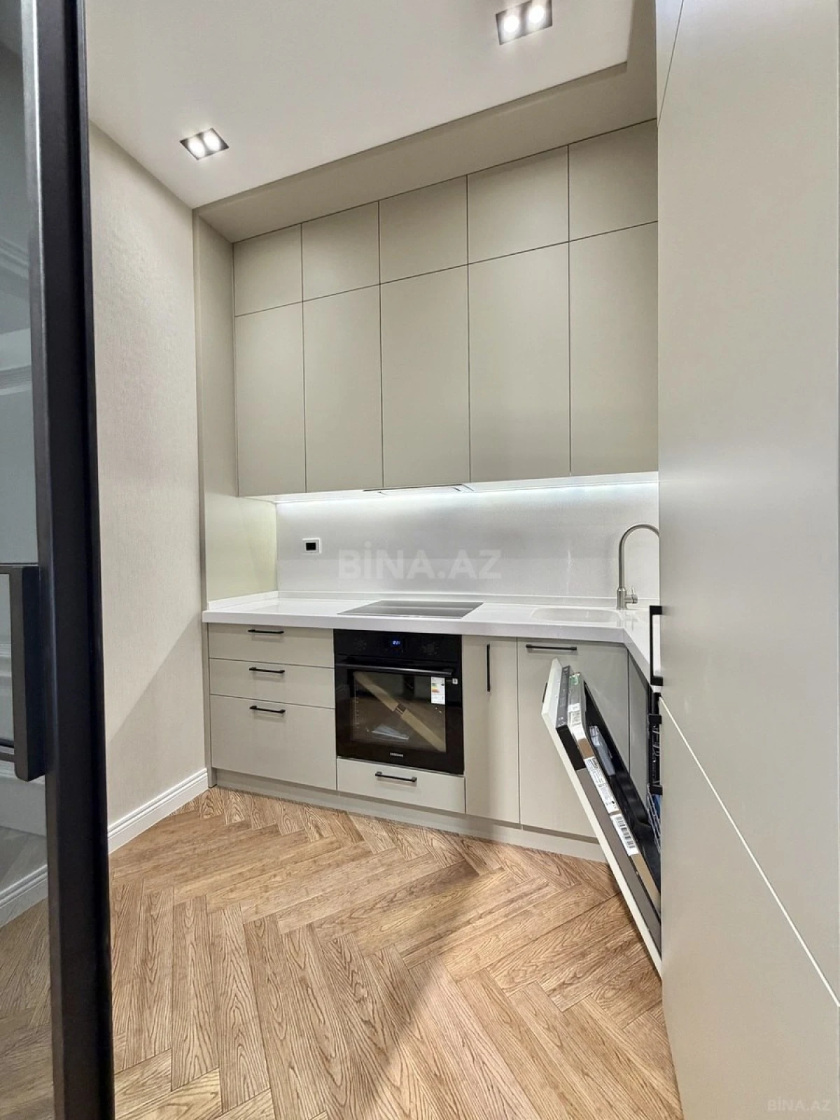 Satılır 2 otaqlı mənzil 68 m²