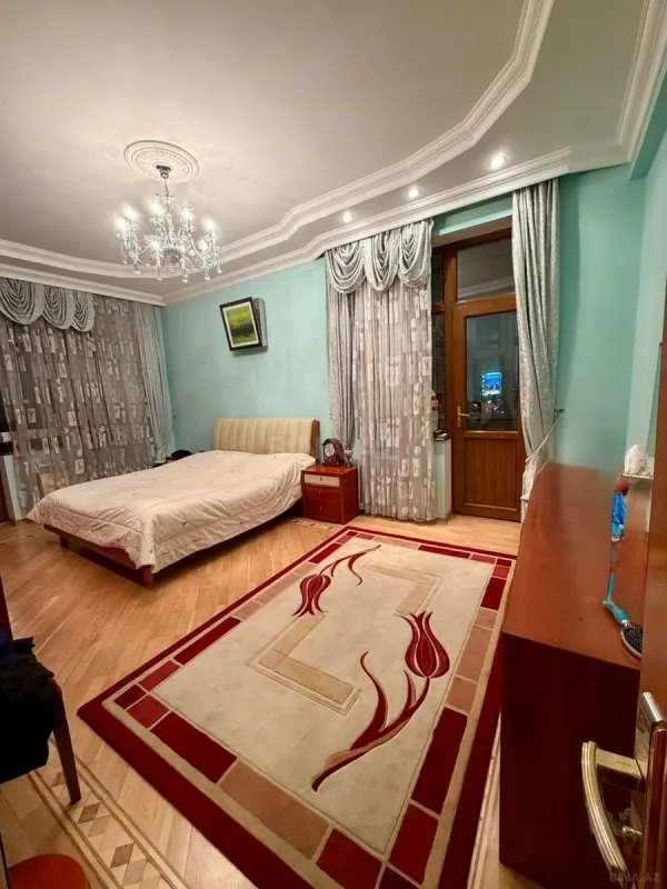 Satılır 4 otaqlı mənzil 187 m²