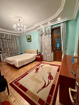 Satılır 4 otaqlı mənzil 187 m²